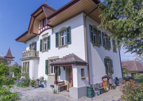 Bijou neben dem Bahnhof