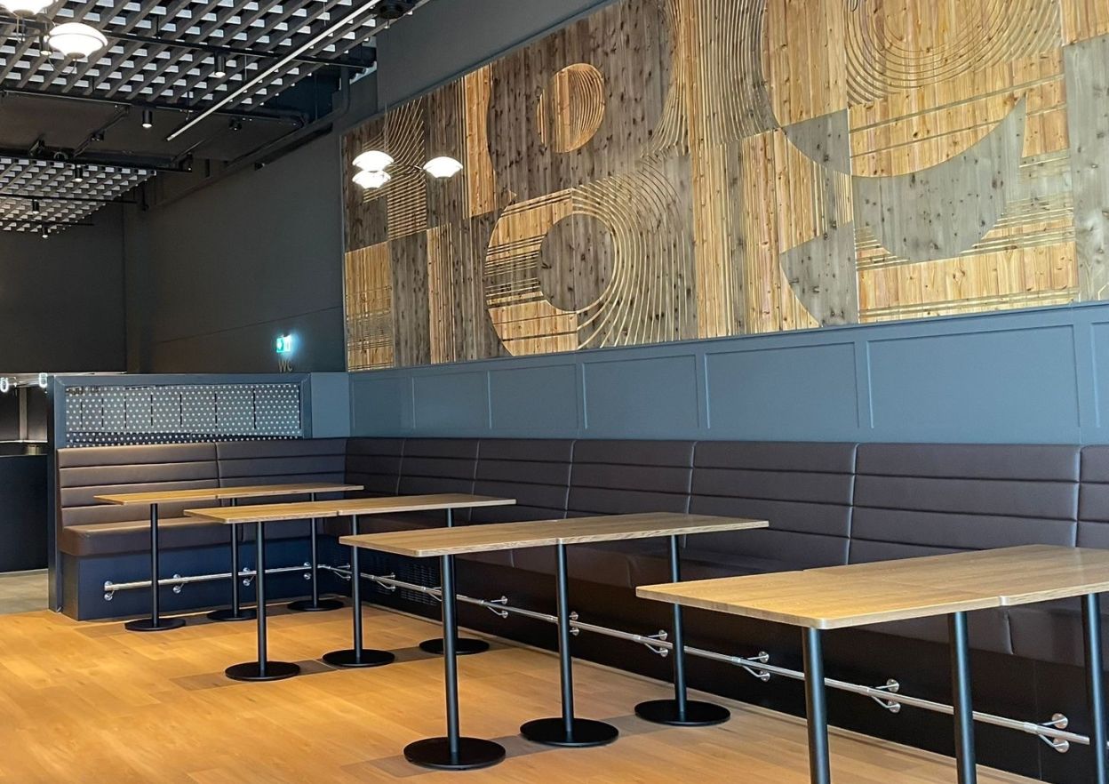 Rückwand in einem Restaurant behandelt