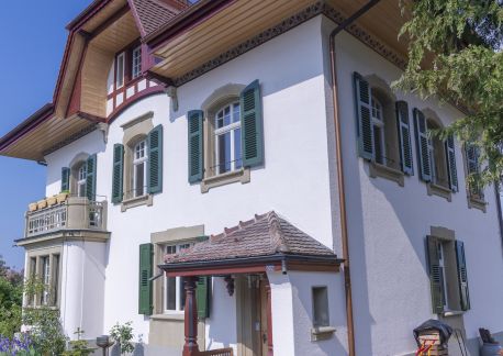 Bijou neben dem Bahnhof